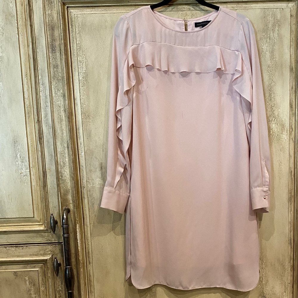 Banana Republic (8) Light Pink Ruffle Sleeved Dress